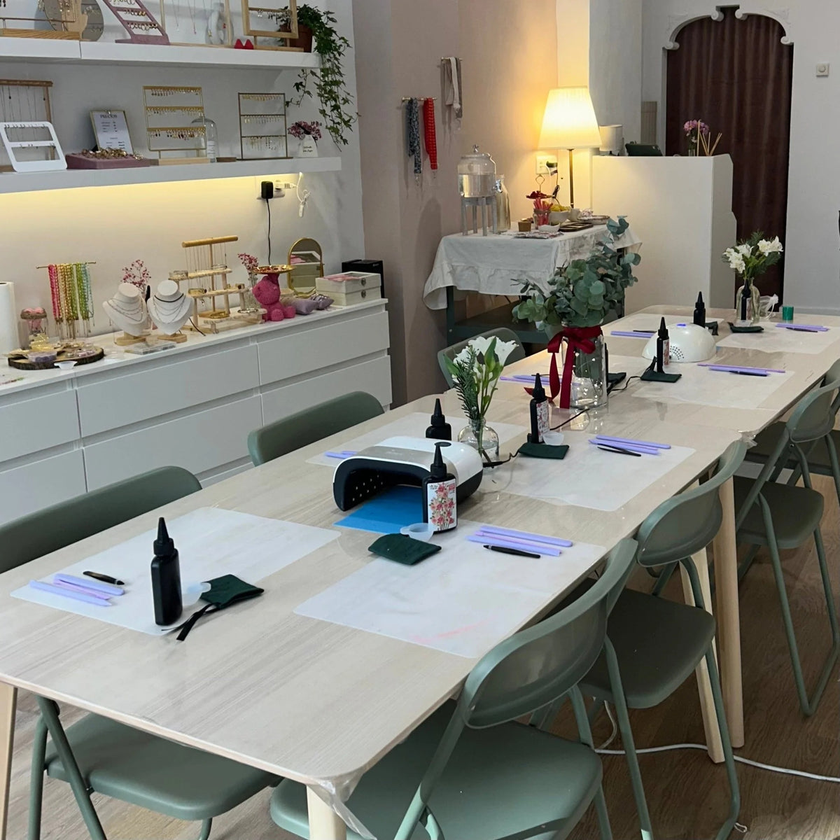 Taller Collar de resina Día 5 de Septiembre 10:30✨